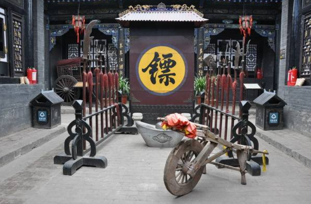 镖局走镖为何要插镖旗,这不等着挨抢吗?其实就怕贼人们不知道!