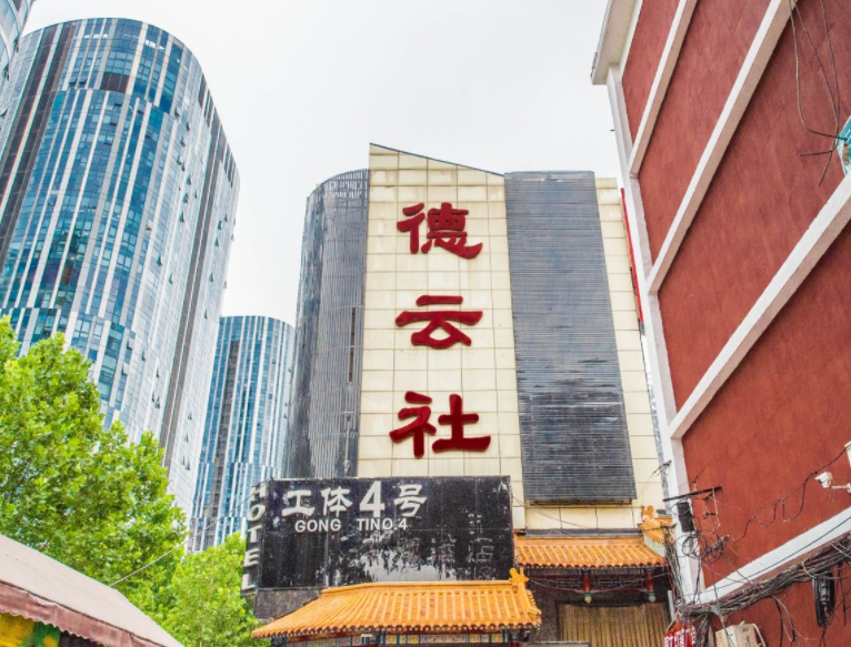 时至今日,国人已无人不知郭德纲,无人不知德云社,来北京,不听段郭式