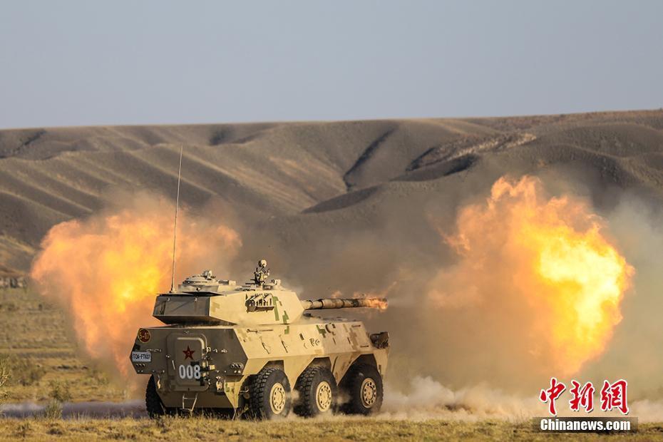 直击新疆军区某炮兵团进行实弹射击