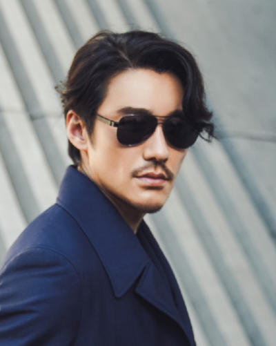 胡兵机场帅气写真,阳刚霸气,高清图片