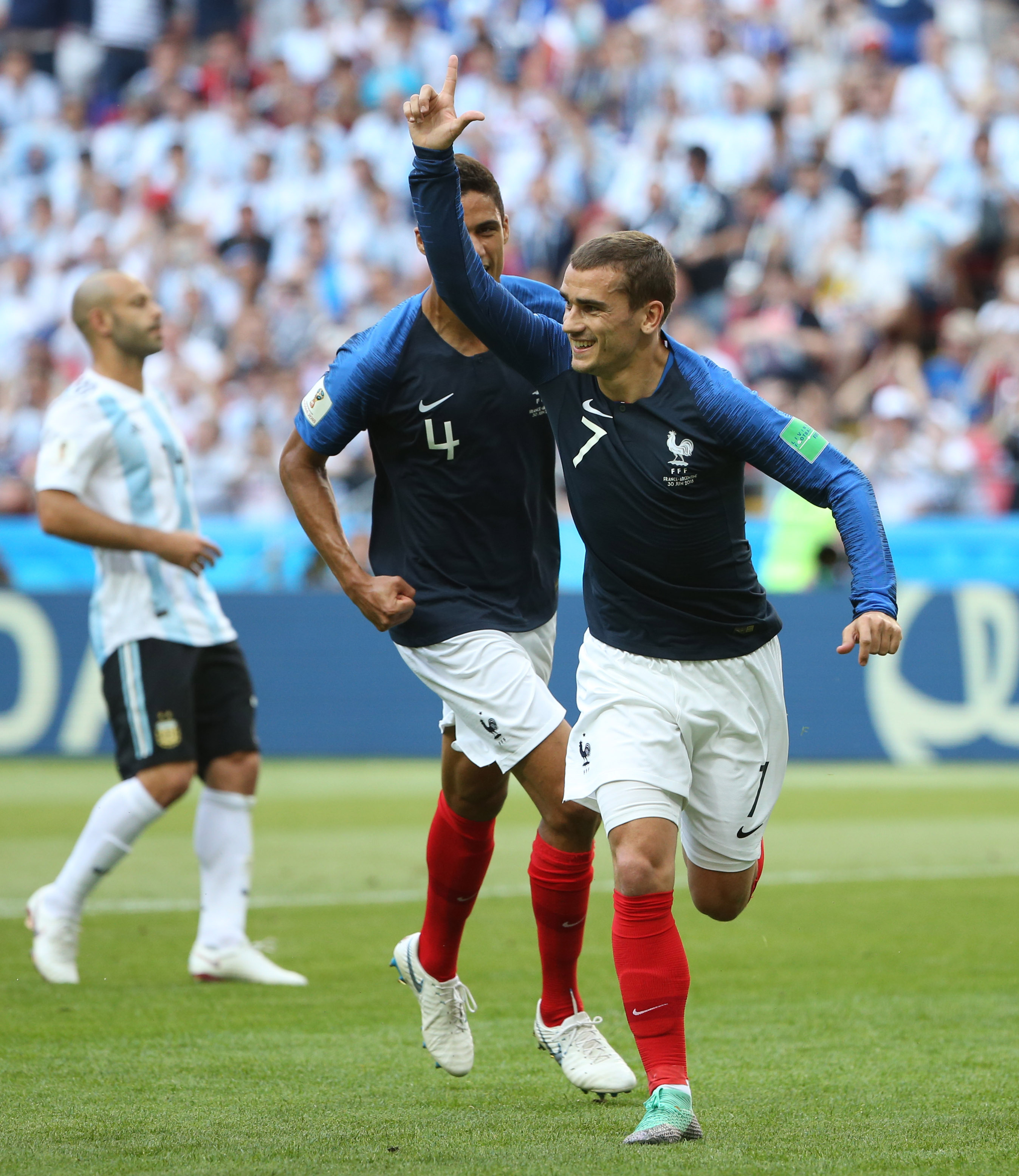 足球——八分之一决赛:法国队格列兹曼首开纪录(3)