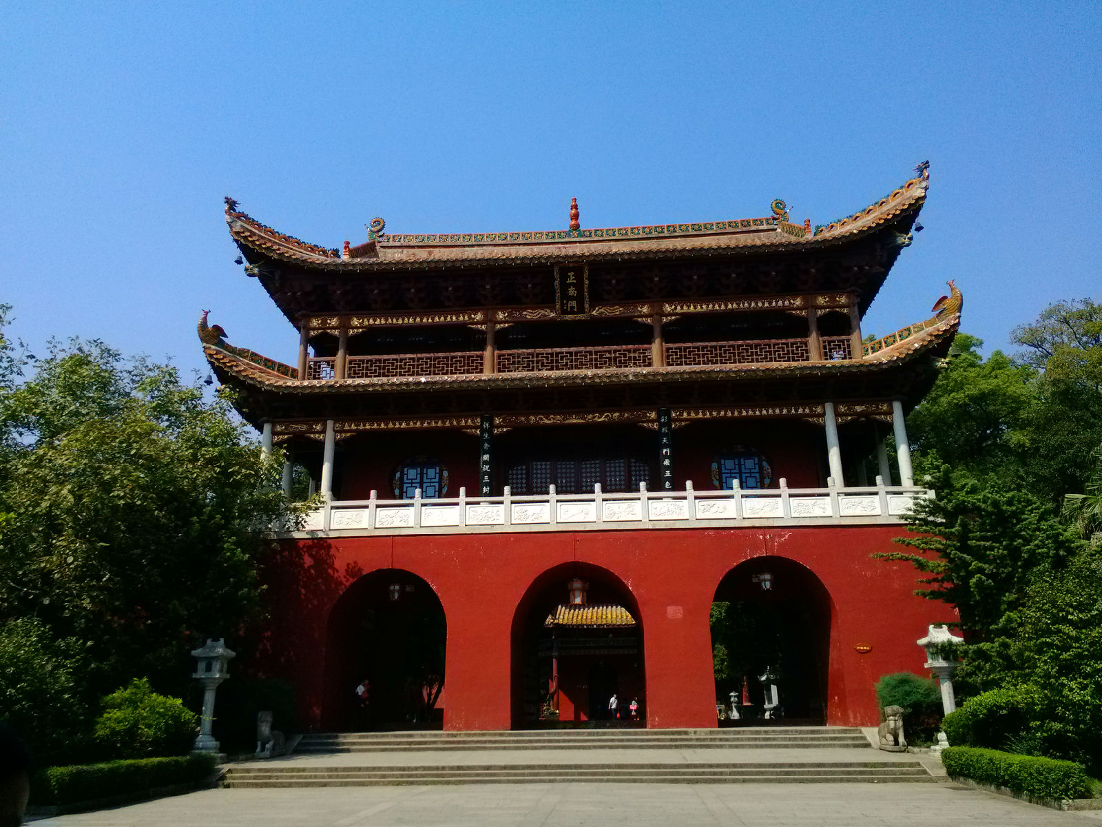 除了巴黎卢浮宫,衡阳衡山南岳庙,规模庞大的知名旅游景点原来还有这些