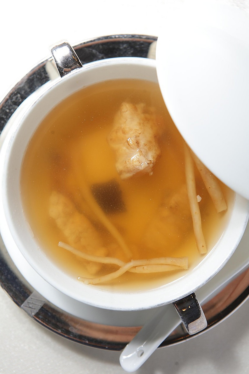 沙参玉竹汤口感清爽滋润,带有淡淡的甜味和清凉的清新感.