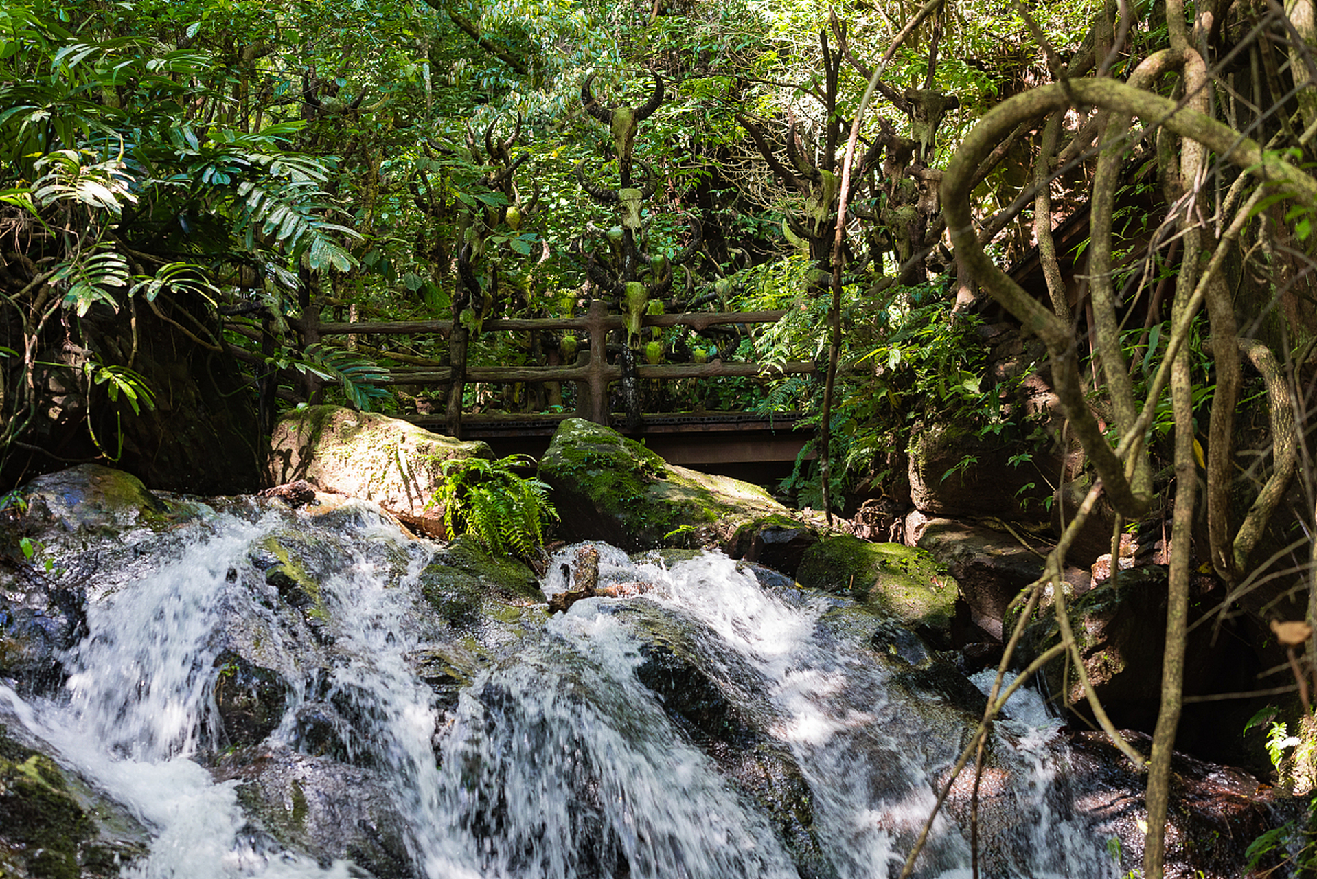 昌江黄金谷旅游攻略  昌江黄金谷是位于江西省抚州市的一处以黄金开采