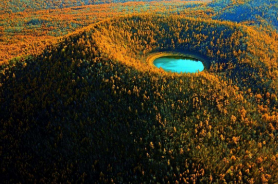 哈拉哈火山群位于阿尔山,是大兴安岭地区重要火山群之一,火山群集中的