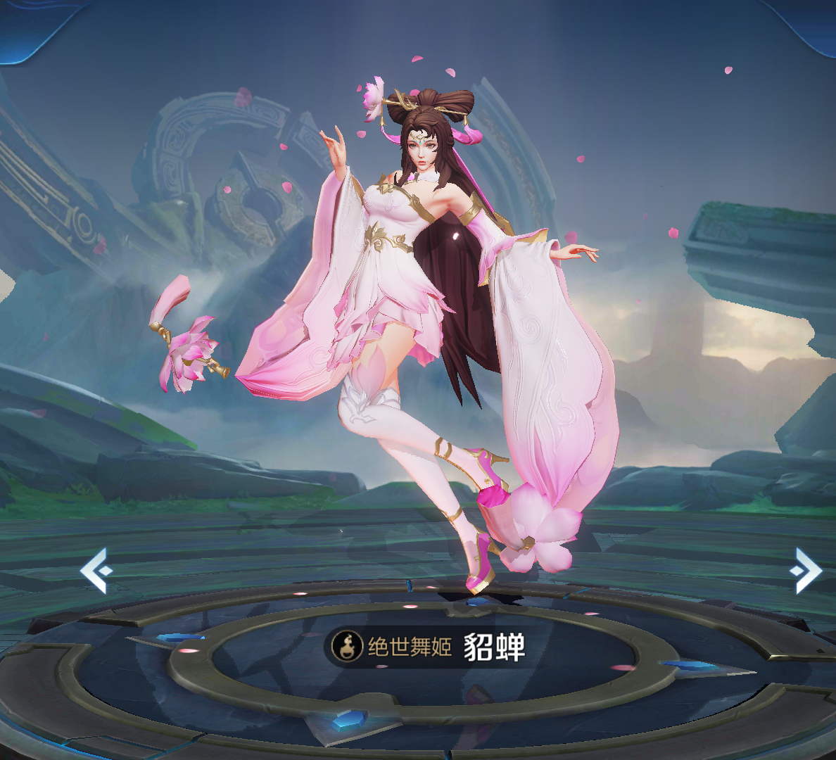 露娜全模型重塑,虽然技能不再重塑了,但是模型要更新上这个更漂亮的才