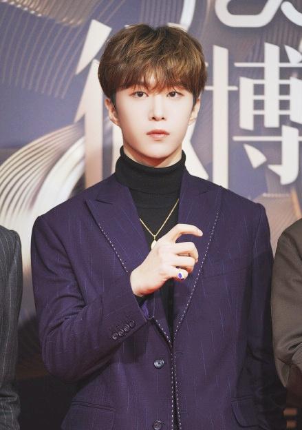 npc男团走红毯造型:蔡徐坤帅气,农农儒雅,福西西好有气质!