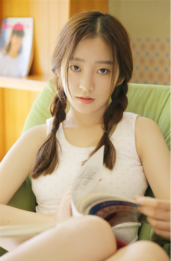 纯情双马尾女孩,难得的干净,看到她仿佛又初恋了