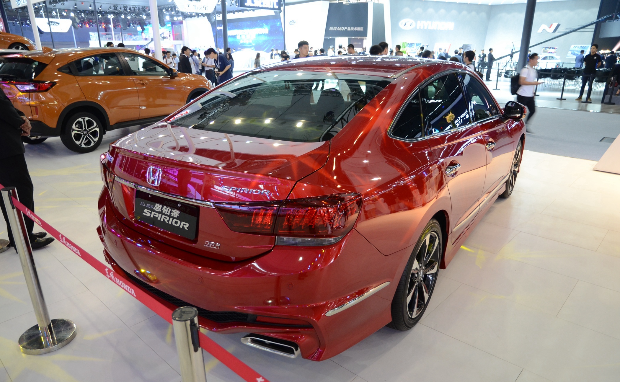 蓝鸟和思铂睿哪个好看「蓝鸟和什么车是一个级别」