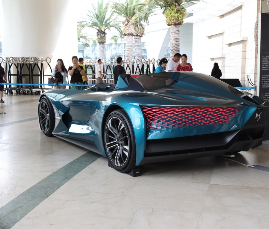 3个座位的电动超跑,爆1341马力,宛如飞船,一般人欣赏不来