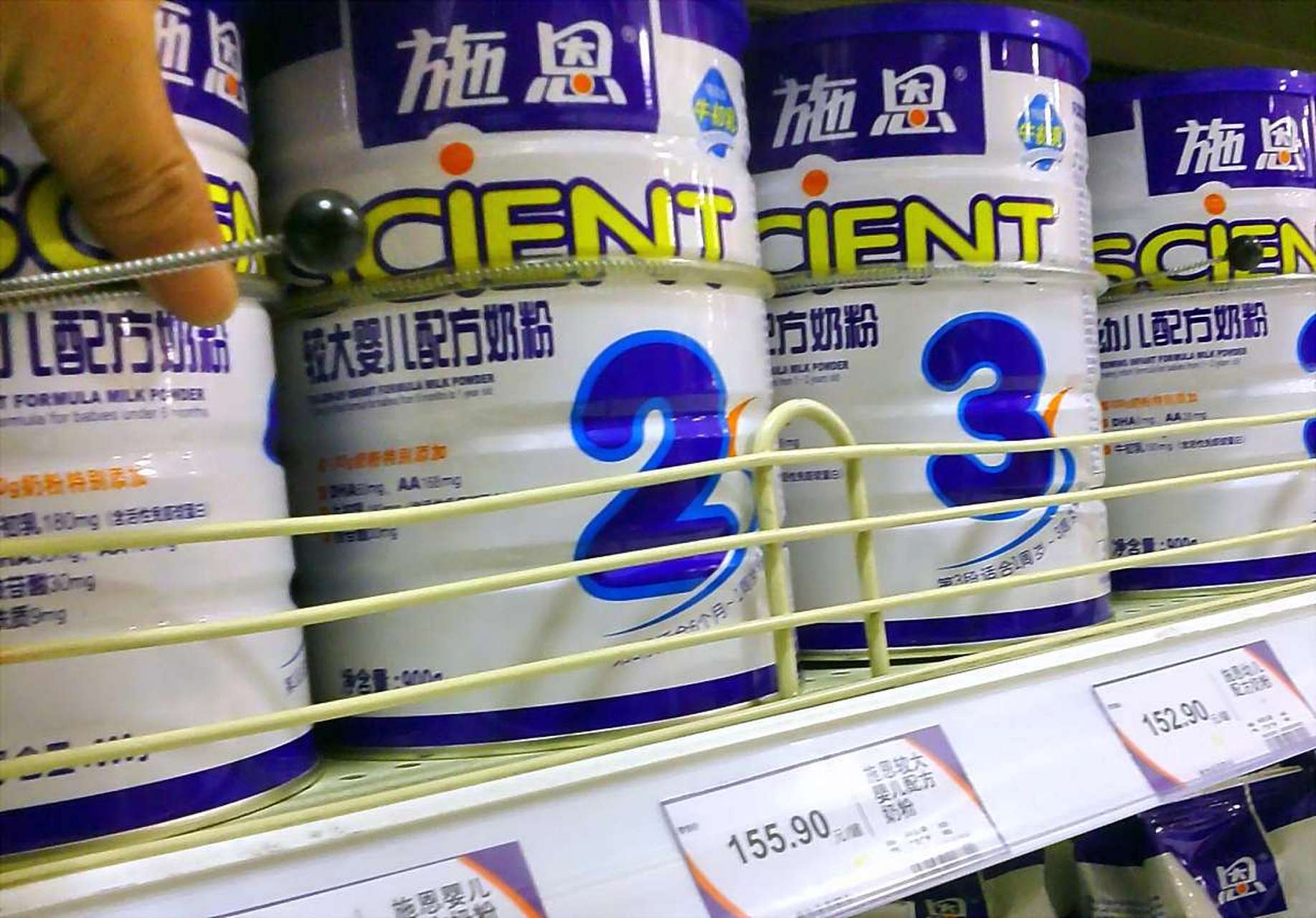 通过奶粉配料表,消费者可以了解奶粉的主要成分,营养价值和安全性.