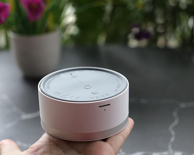 简洁便携设计,声音洪亮的入门级m11蓝牙音箱