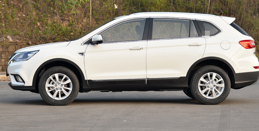 幻速s6外观大气稳重不失锐利的,回头率非常高,适合年轻人驾驶