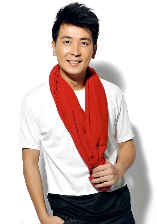 直击:41岁保剑锋近照,与妻子走过6年终幸福,儿子跟他长的一模一样