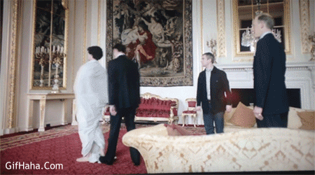 搞笑gif:为什么王子骑得是白马,而不是黑马,都是有原因的!