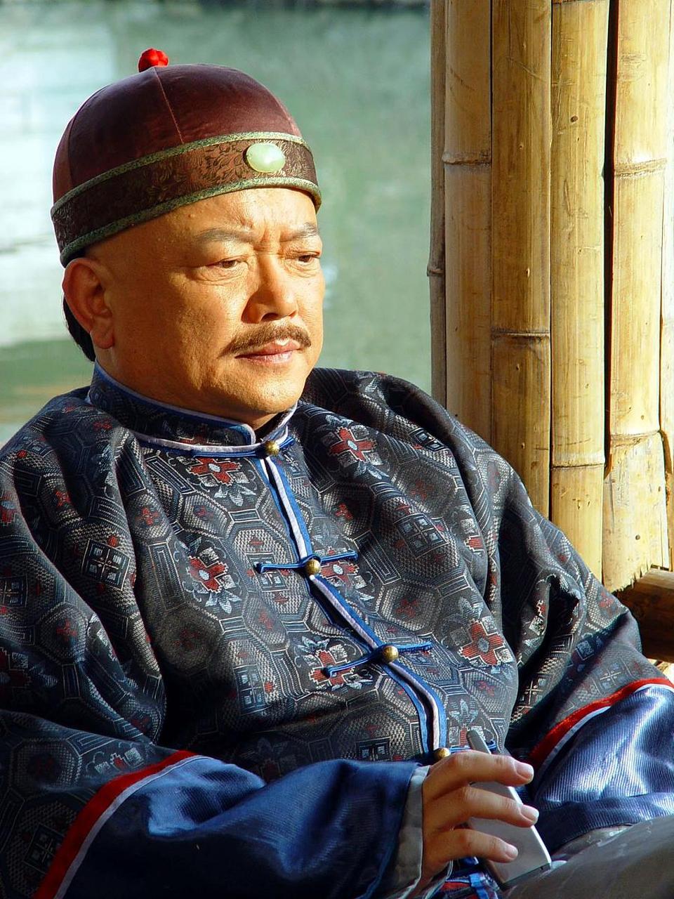 和珅扮演者王刚清空多平台账号# 王刚突然清空社交媒体账号,引发网友