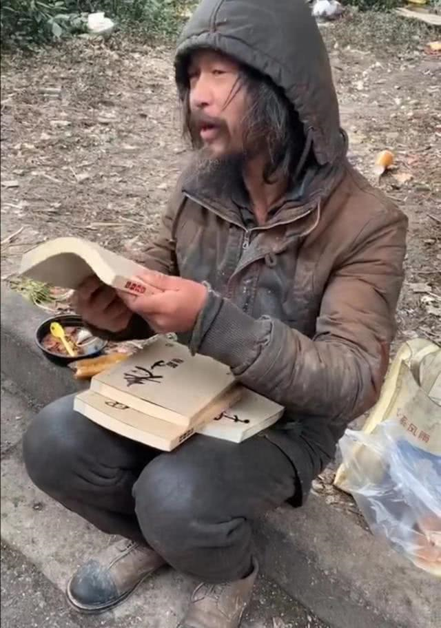 一句"大师在流浪 小丑在天堂",深深的刺痛了多少人的玻璃心