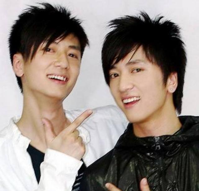 同父同母同张脸,同演《花千骨》走红,却没人知道他们的真实关系