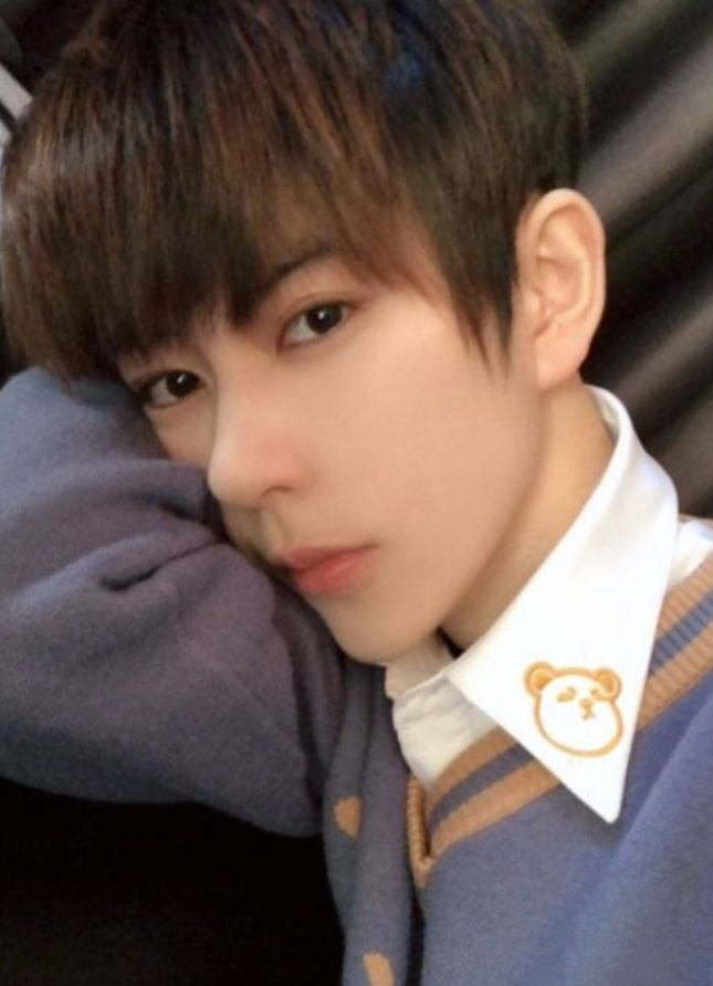 她被网友誉为"漫画脸",cos过许多动漫角色,网友:男装大佬!