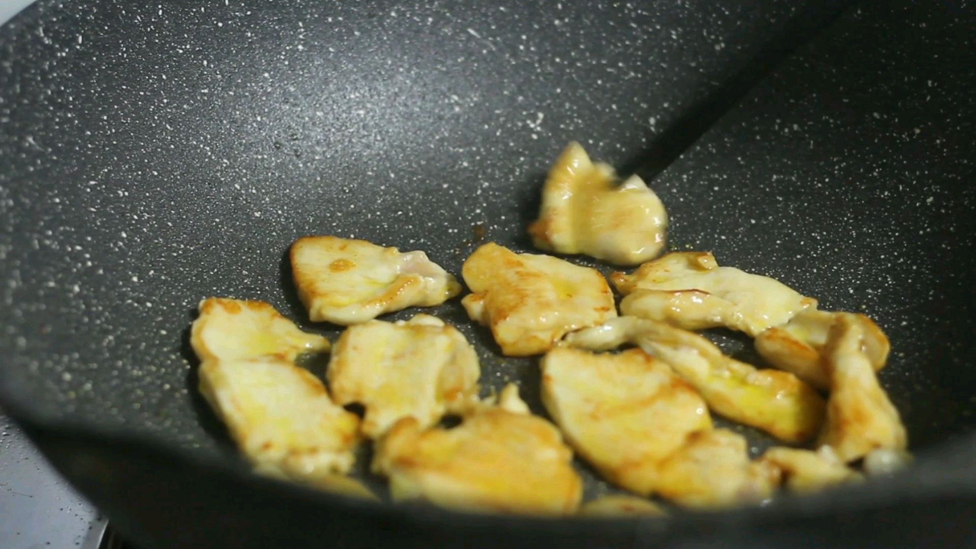 鸡胸肉这样做,老人小孩都爱吃,小吃主食都可以