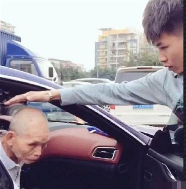 许华升开290万阿斯顿马丁出门,副驾驶却从来不坐美女