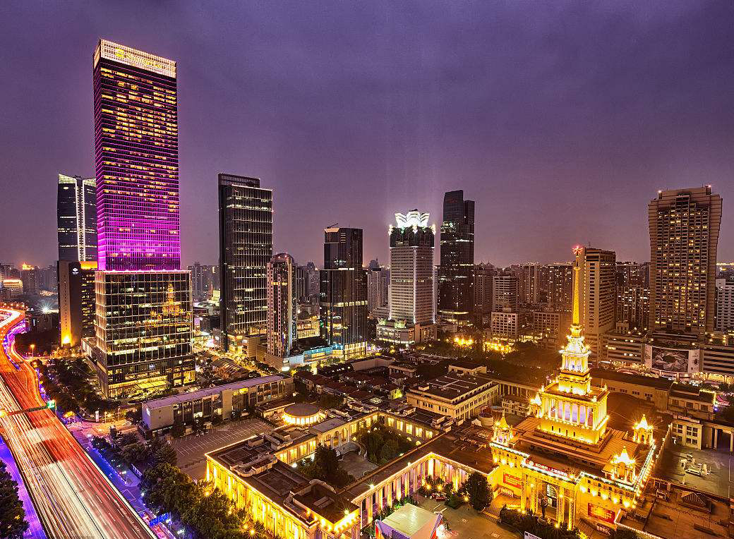 黄浦区是上海市中央商务区(cbd)的重要组成部分和中心商业区的盒哪