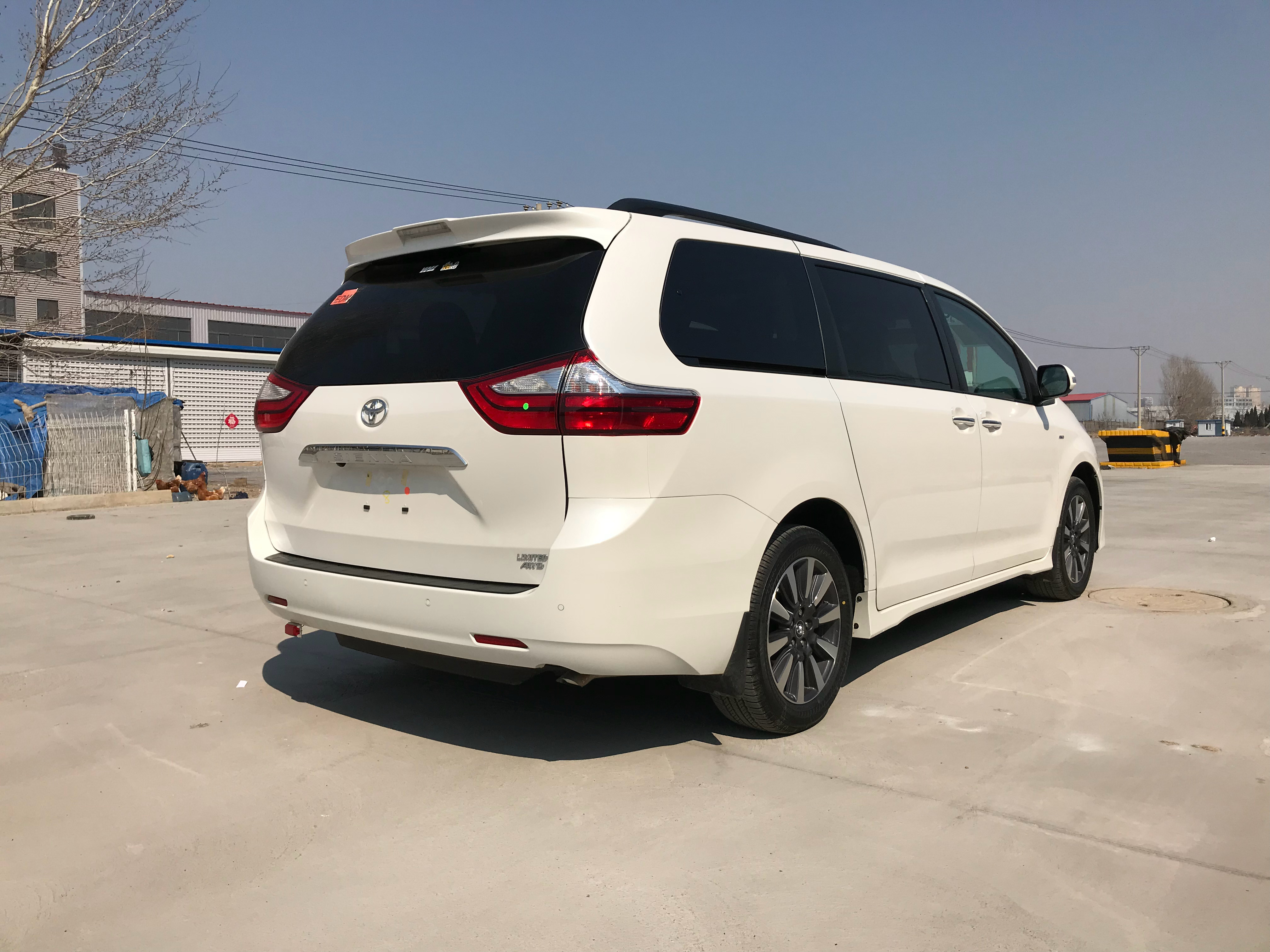 全新丰田塞纳ltd awd 转载自百家号作者:小美摄影看看