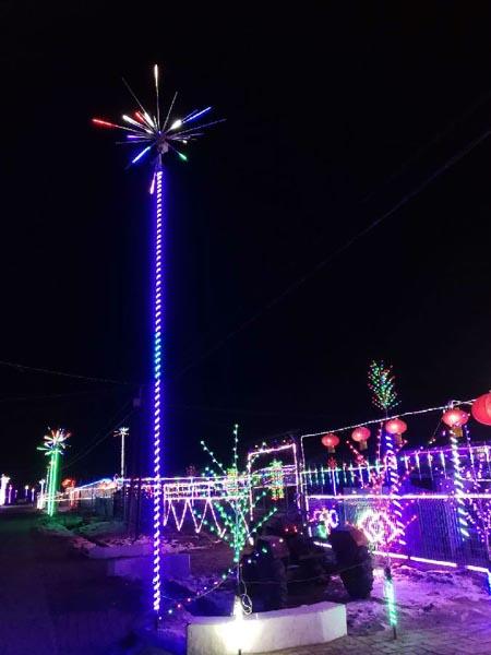 海伦市爱民乡腰窝棚屯家家户户挂彩灯迎新春