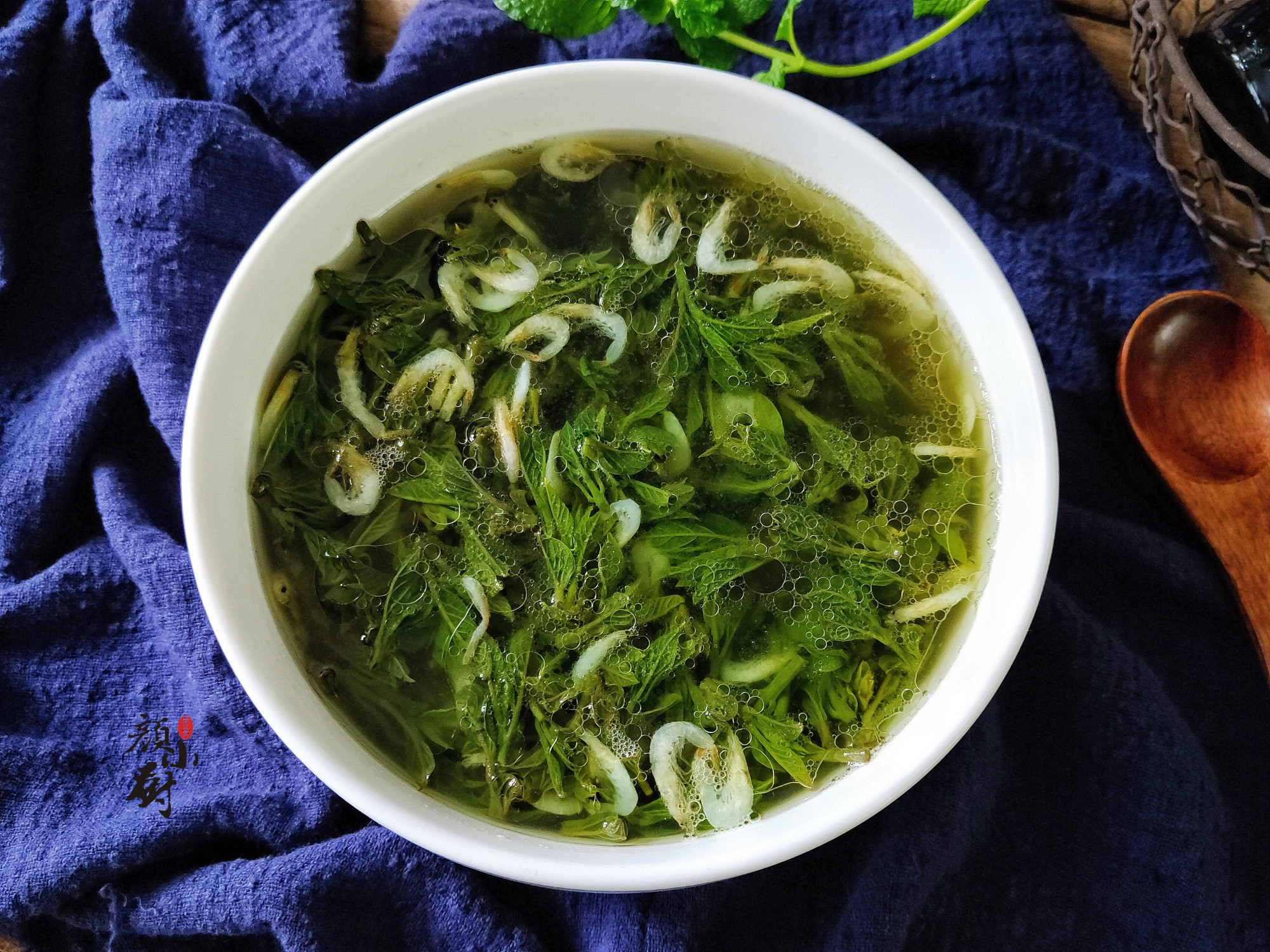 清明前后,这野菜要抓紧吃,简单一煮,清香回甘,错过就要等明年