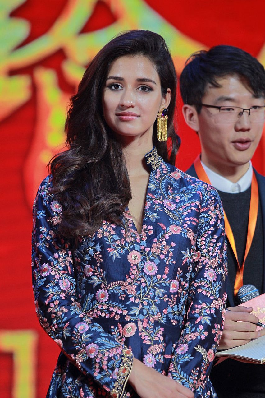 迪莎·帕塔尼,印度国宝级女星,曾获全国选美亚军,又称"龙女郎",五官