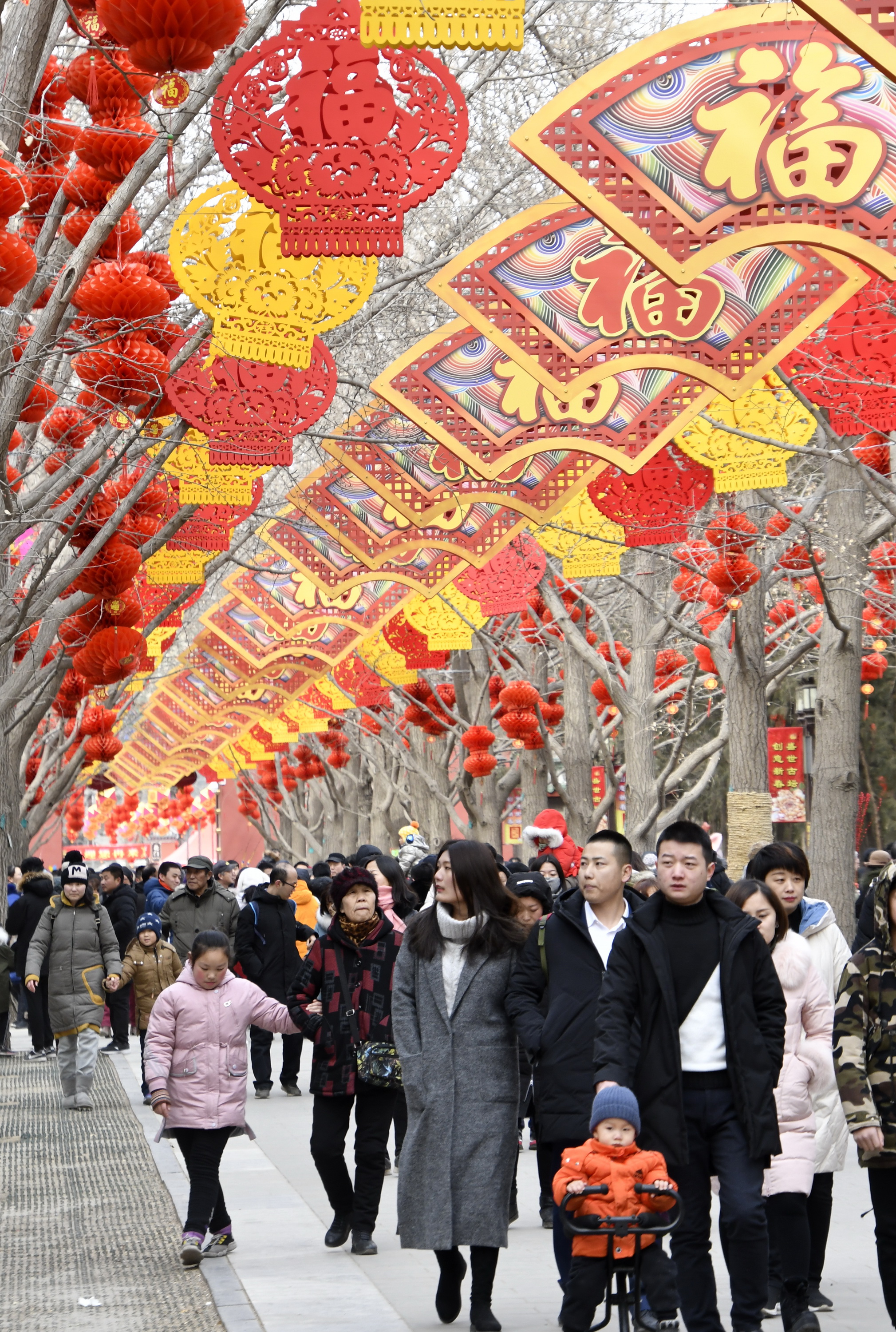 新华社照片,北京,2019年2月9日 北京:逛庙会 品年味 这是2月9日