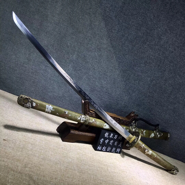 寒影太刀;全长105cm ,ren长72cm ,宽3.2cm ,厚0.75cm ,重约2.3kg.