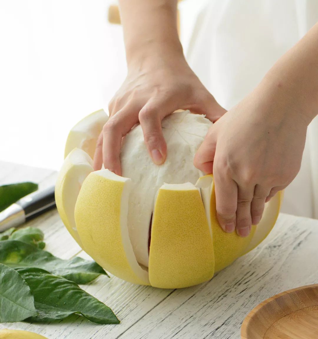 客家人喜欢吃的柚子是"宝物"!吃完柚子,柚子皮不要扔,这样做又是一道"