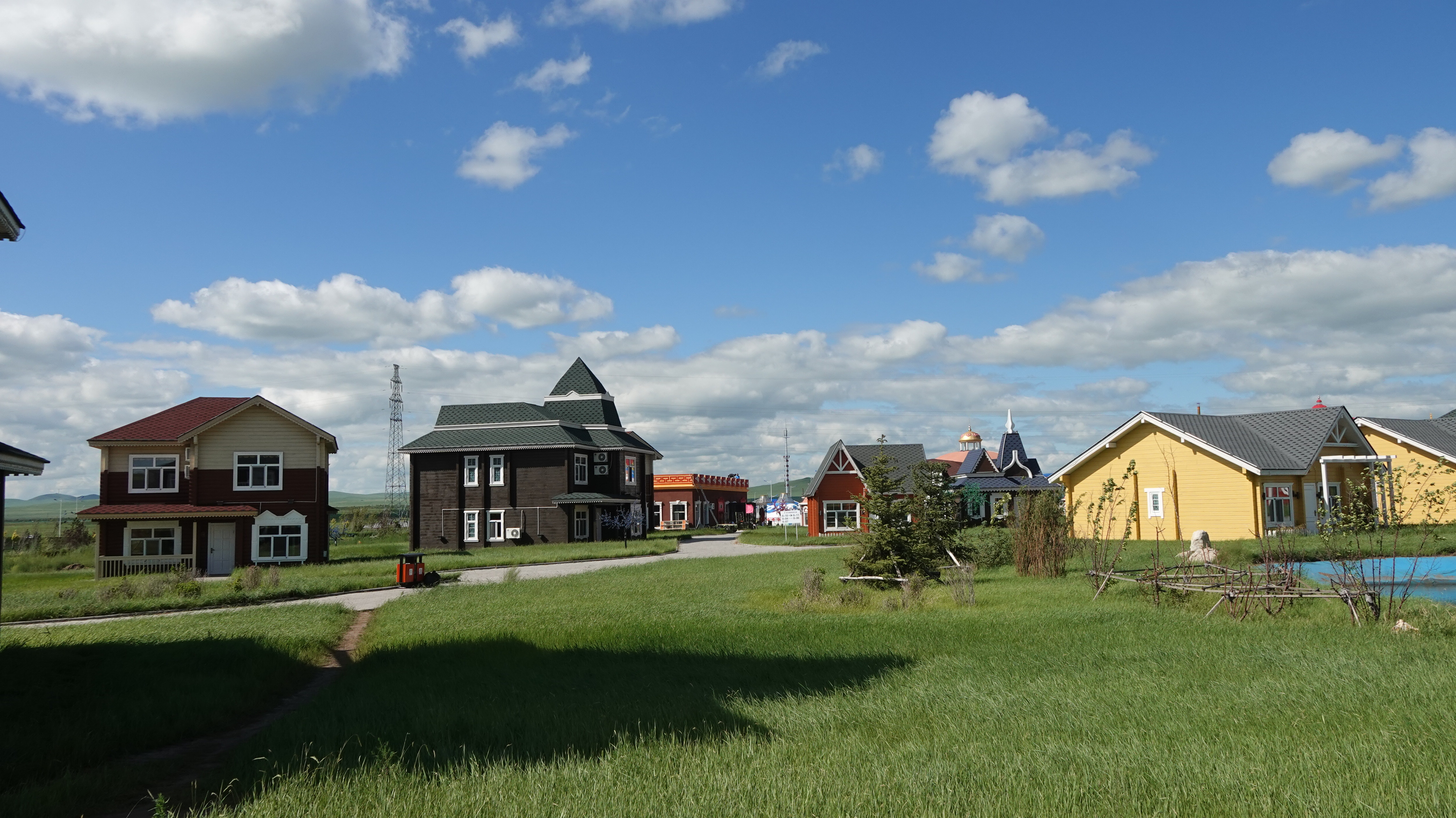内蒙古满洲里蒙根花布拉格风情小镇上的小木屋