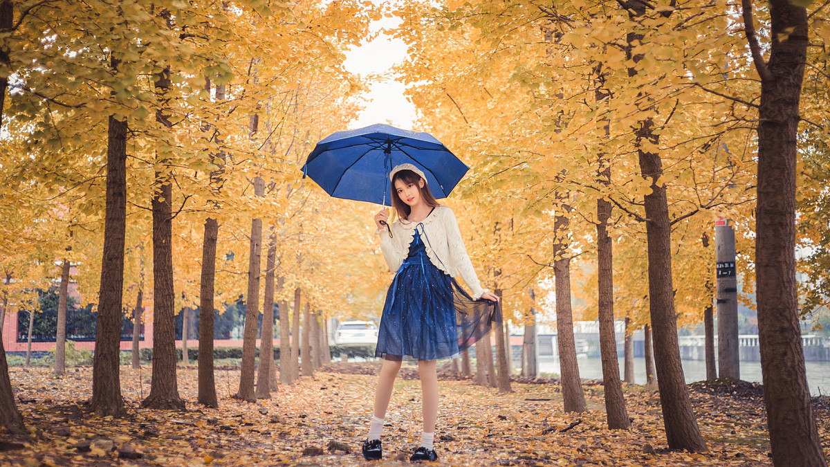 人像写真-银杏树林,制服少女