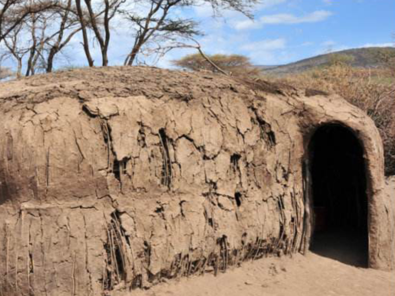 一个"有味道"的民族,喜欢住牛粪造的屋子,从小没门牙
