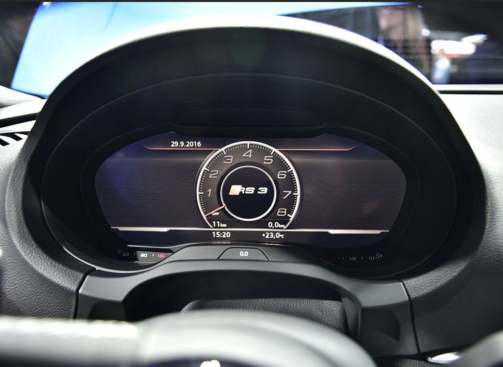 白字黑底的仪表盘,显示的非常清晰,读取也很方便.造型设计的也不错.