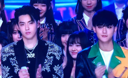 吴亦凡黄子韬归国后首同框 并肩站立无交流