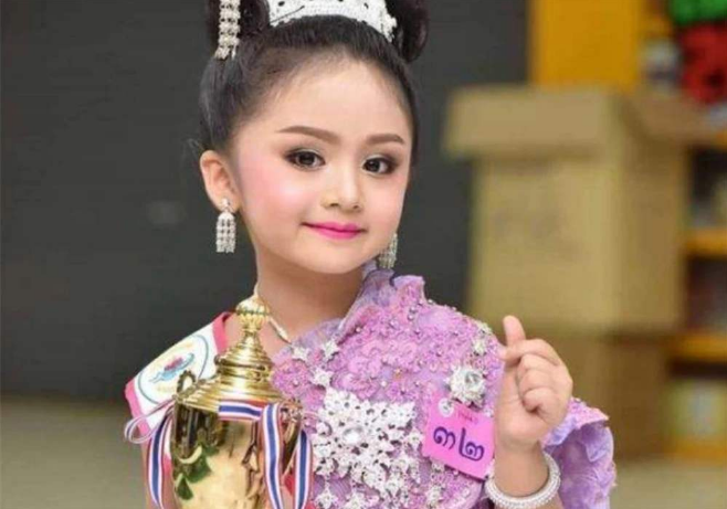 看到泰国"最美童模"卸妆后的样子,网友:我可以等她20年