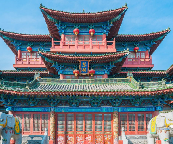 潜龙宫位于开封府景区中轴线东面,明镜湖西岸,值得去的地方