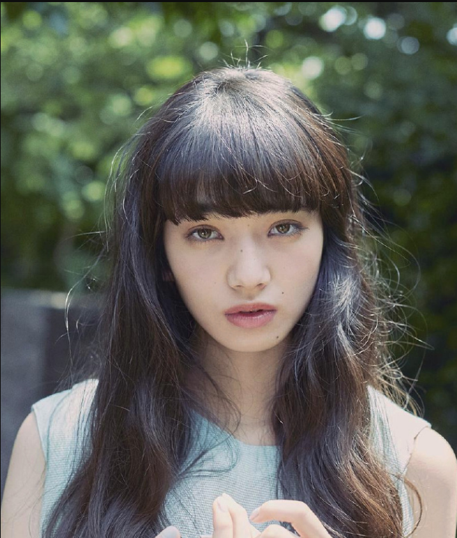 氧气少女小松菜奈,仅用一款齐刘海长发造型,却表现出不同的美!