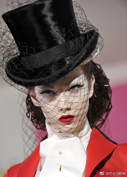 才26岁的karlie kloss身材越来越壮实,真怀念dior缪斯时期的小kk