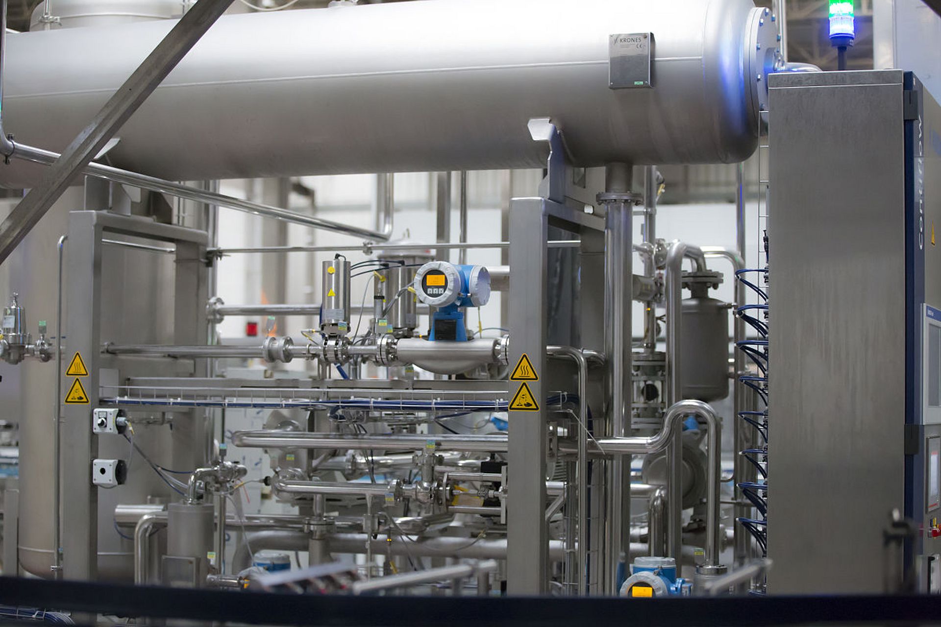 1100a/62v可控硅整流柜,本项目可控硅整流柜设计输出电压0～66vdc可调