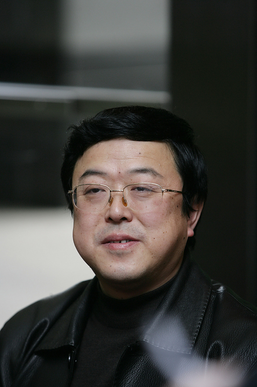 吴毅将,即将迈入62岁的娱乐圈资深演员,以其在90年代香港电影圈的活跃