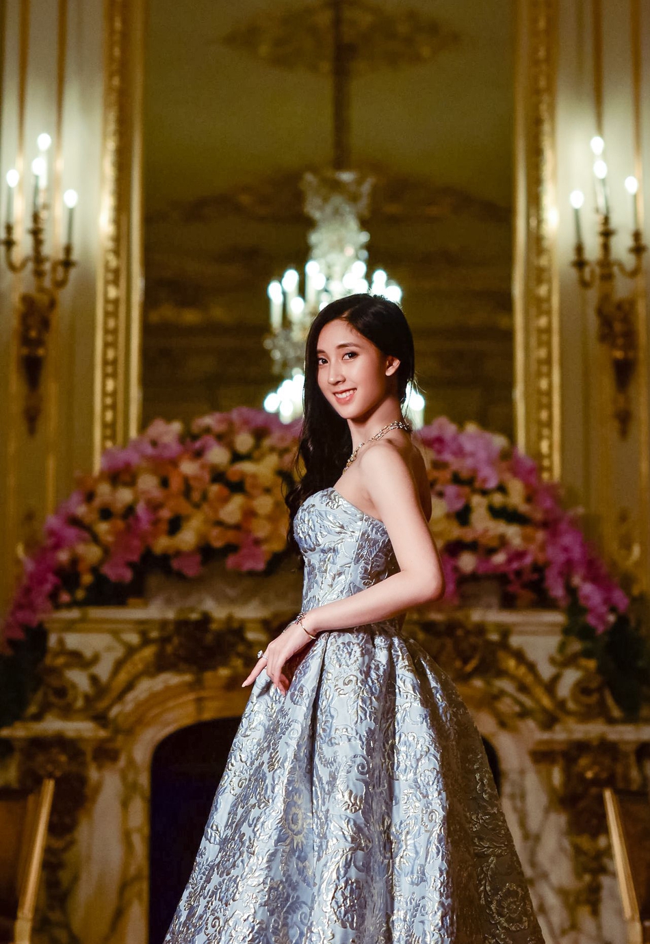  当地时间11月24日,全球顶级名媛舞会在巴黎香格里拉酒店举行,1994版