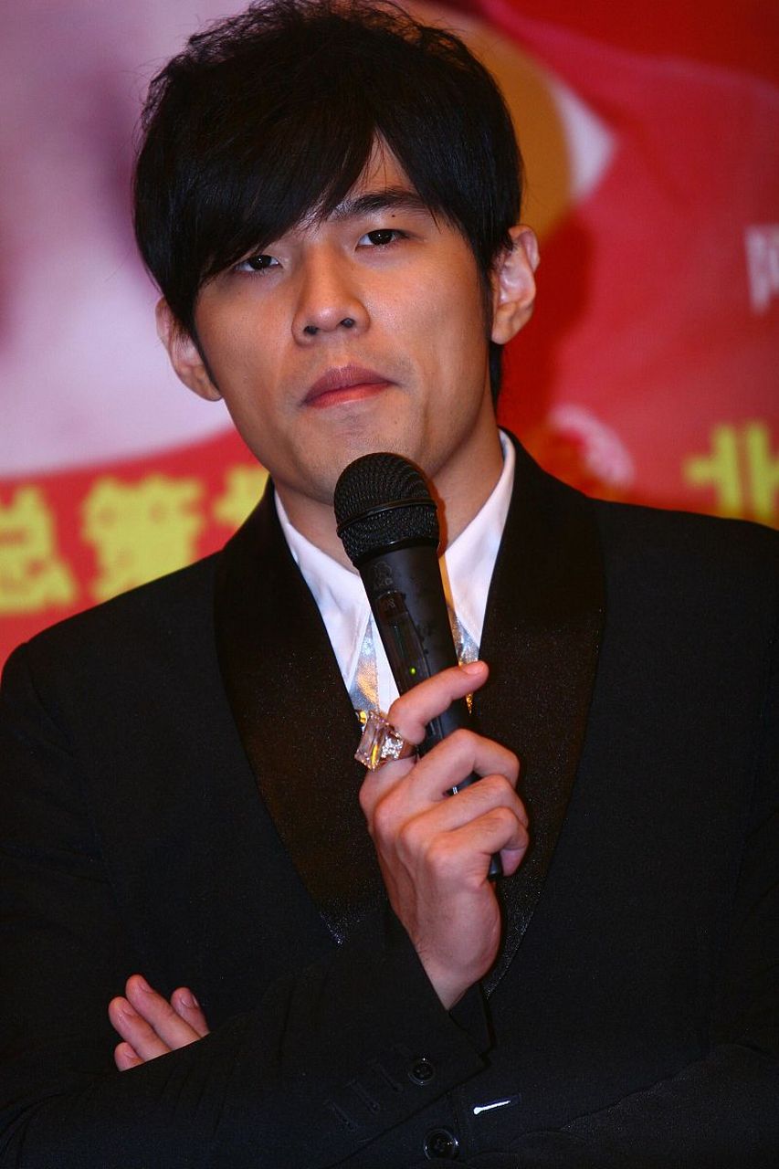 2015年,周杰伦与昆凌举办世纪婚礼前,有媒体问蔡依林会不会出席旧爱