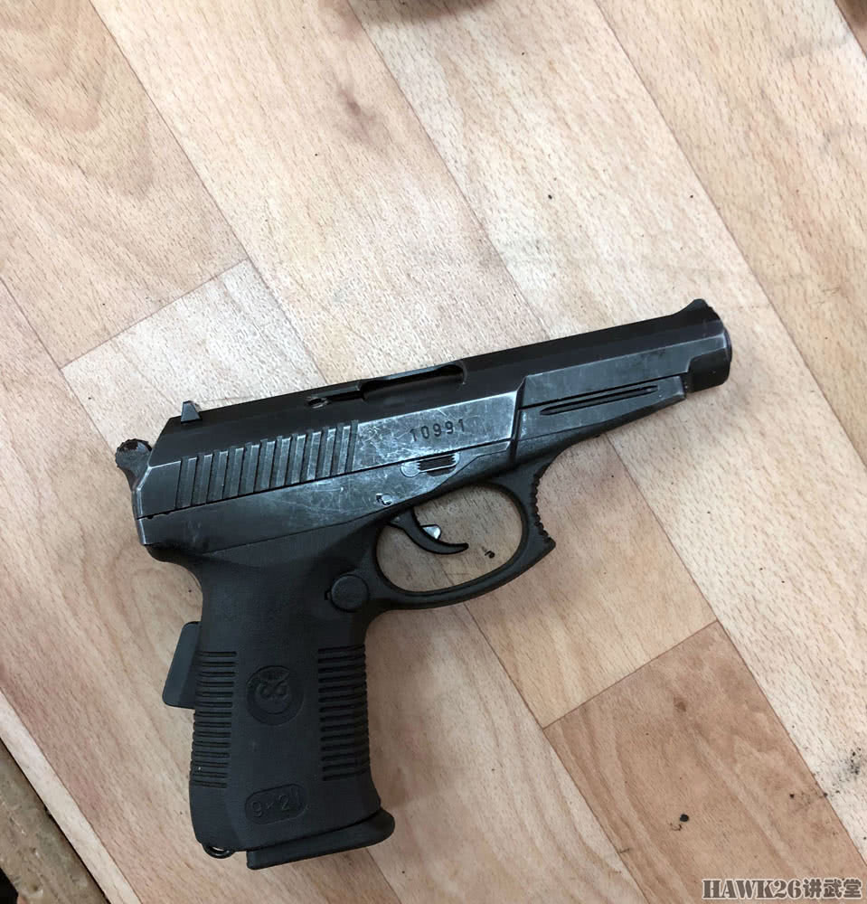 俄罗斯神秘轻武器研究院打开大门 展示研制中的udav手枪