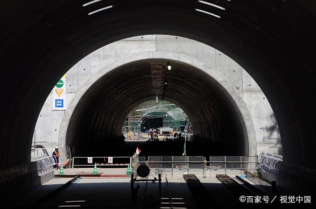 这个隧道中国3年挖4米,外媒却羡慕不已