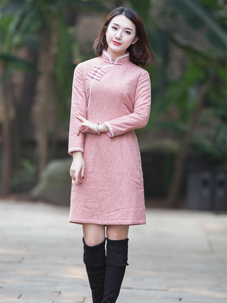 姑娘,今冬穿一袭夹棉旗袍,气质美出尘!