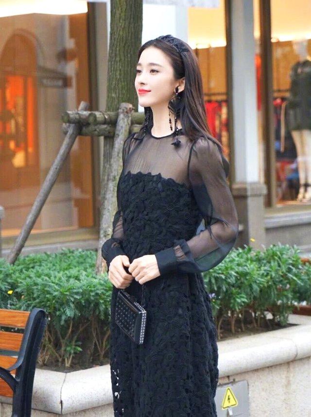 赵韩樱子眼光真好,身穿银光闪闪亮片裙,分外闪耀动人